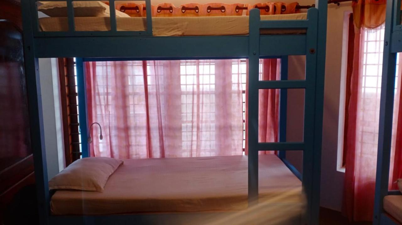 Surf N Sea Hotel Thiruvananthapuram Buitenkant foto